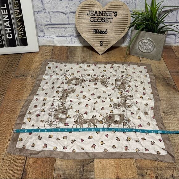 Coach C0007 Horse And Carriage Tea Rose Print Silk Bandana in chalk - Picture 2 of 4